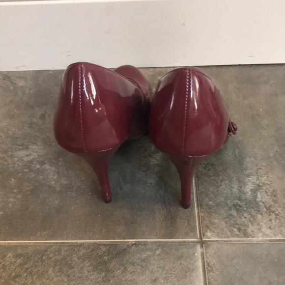 American Eagle Burgundy Heels 👠 7.5 - Picture 4 of 8
